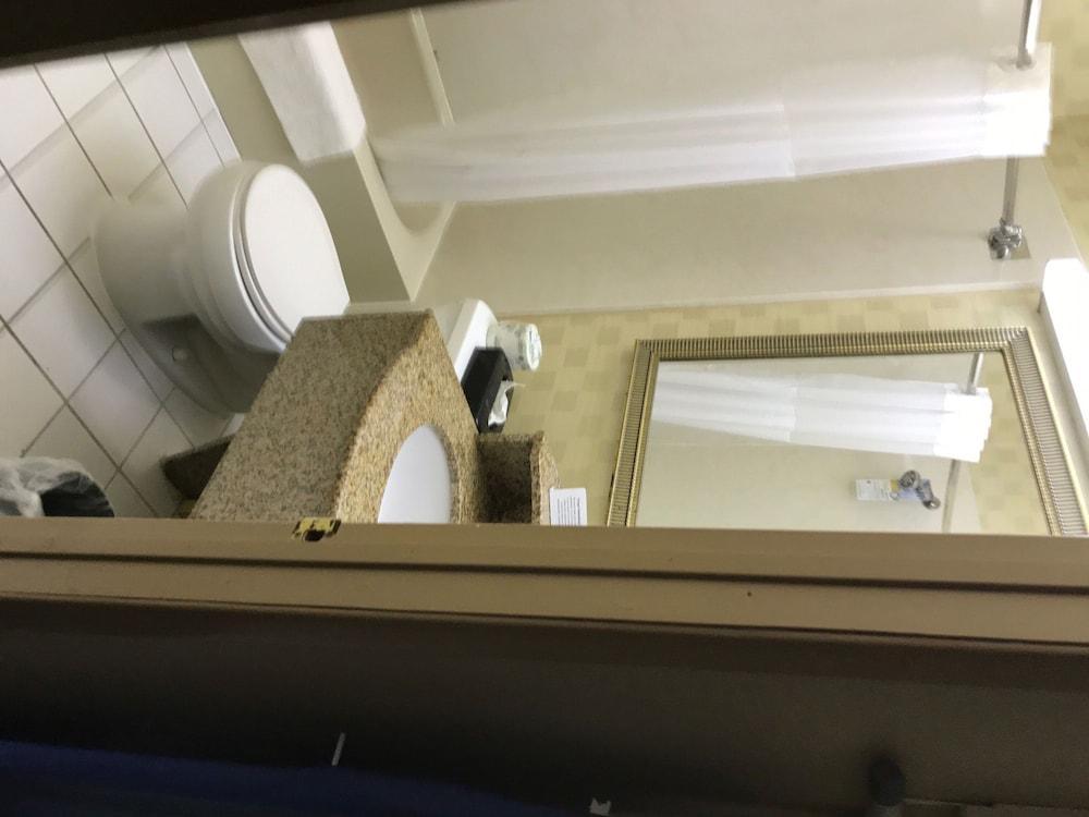 6 - Philadelphia Airport Hotel