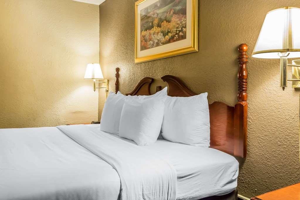 6 - Philadelphia Airport Hotel